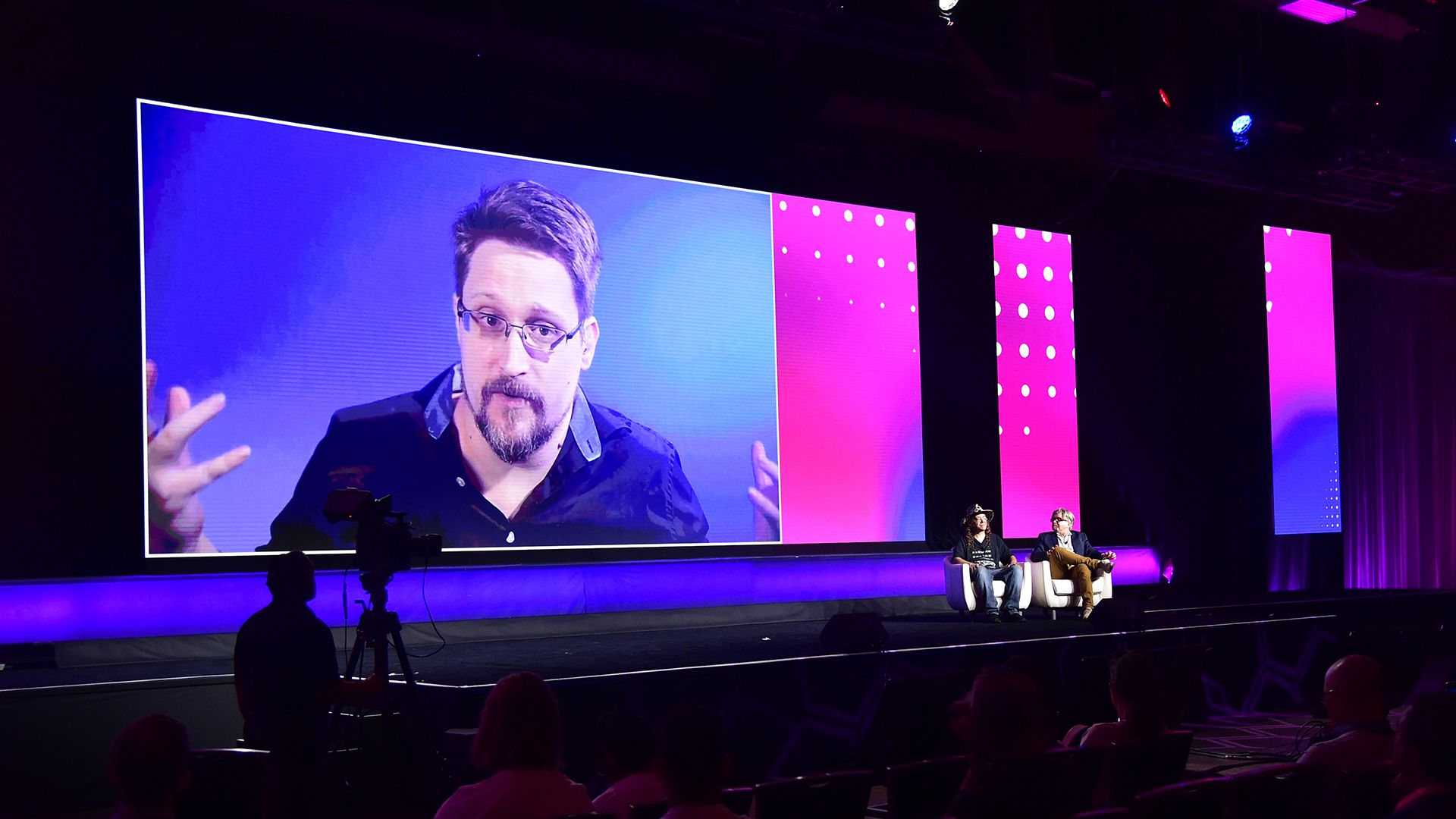 Edward Snowden (onscreen)  (Shutterstock/CoinDesk)